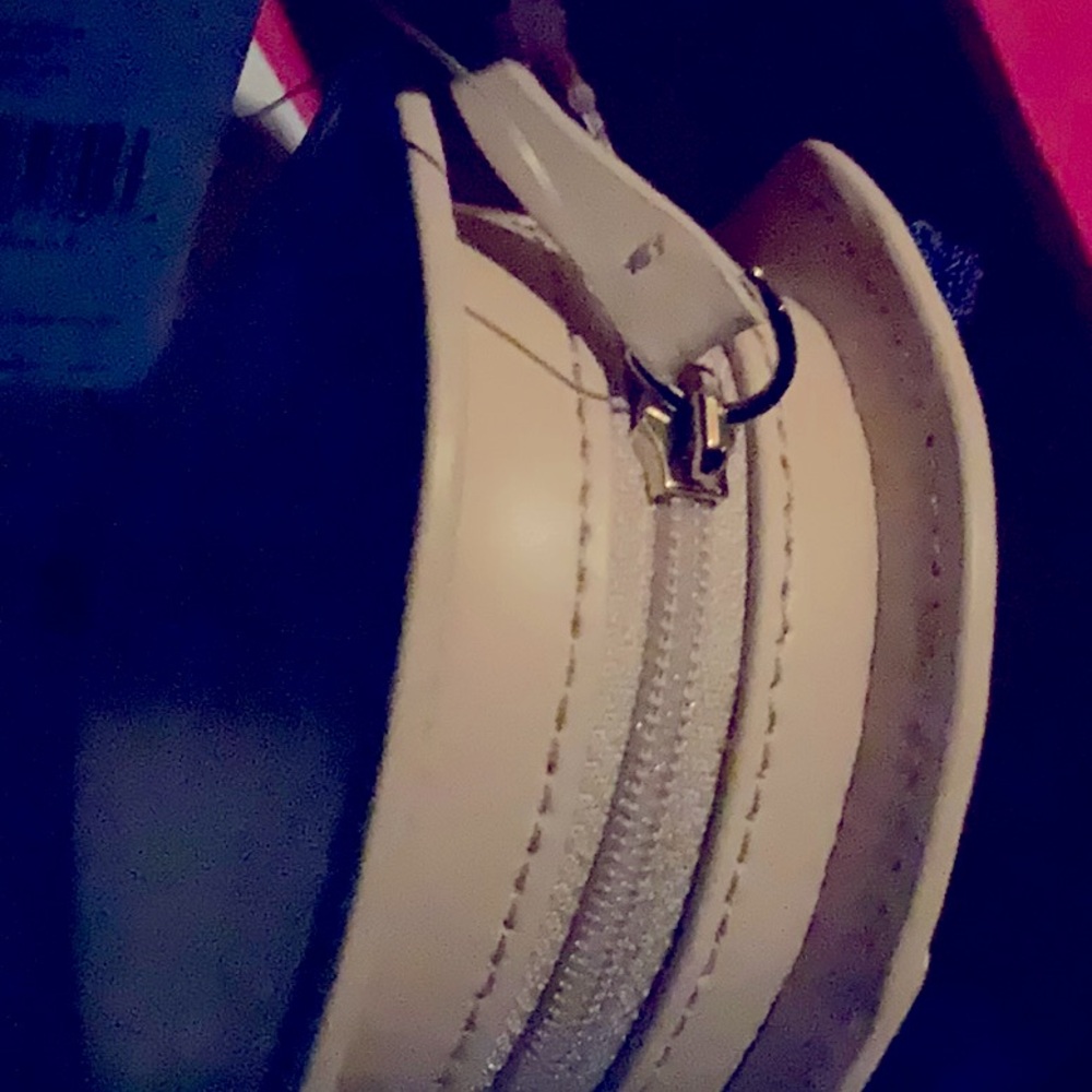 Kate Spade Camel Coin purse - Picture 5 of 7